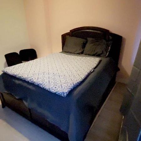 Private Double Bed Room Only With Balcony In Apartment Rotterdam Exterior photo
