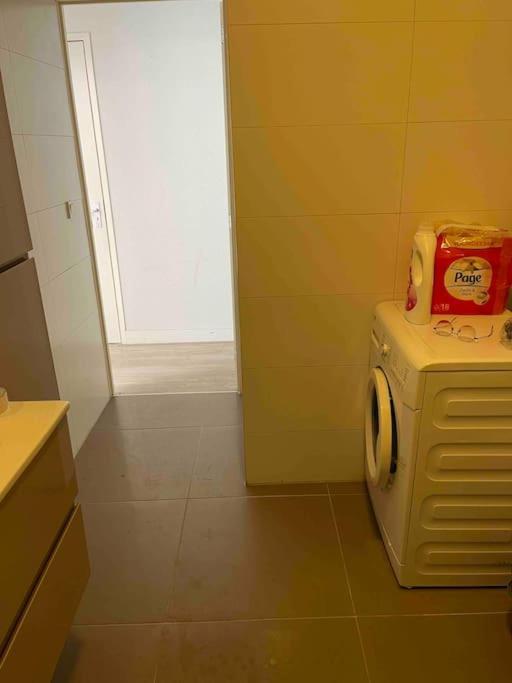 Private Double Bed Room Only With Balcony In Apartment Rotterdam Exterior photo