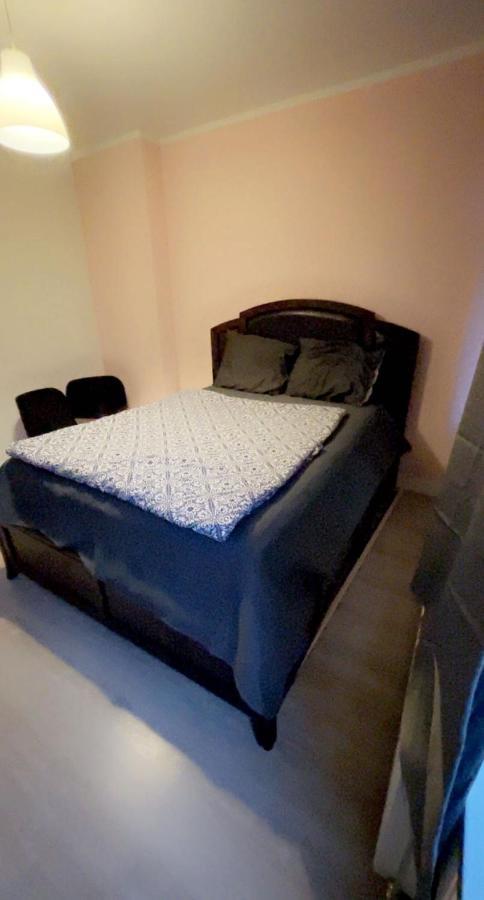Private Double Bed Room Only With Balcony In Apartment Rotterdam Exterior photo